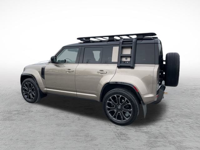 Used 2025 Land Rover Defender 110 image 5