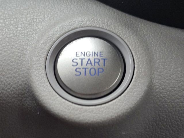 Certified 2025 Hyundai Venue SEL FWD image 21