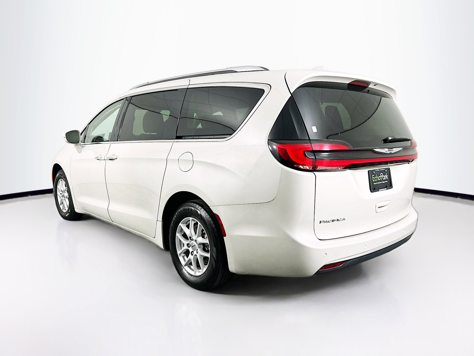 Used 2021 Chrysler Pacifica Touring-L image 5
