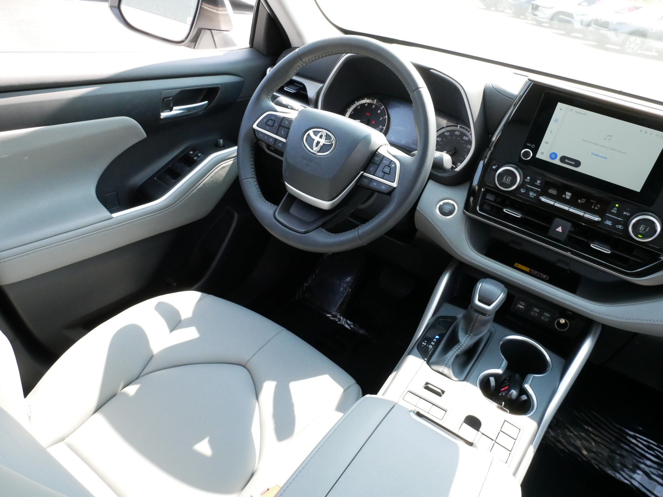 Certified 2026 Toyota Highlander XLE AWD/4WD image 9