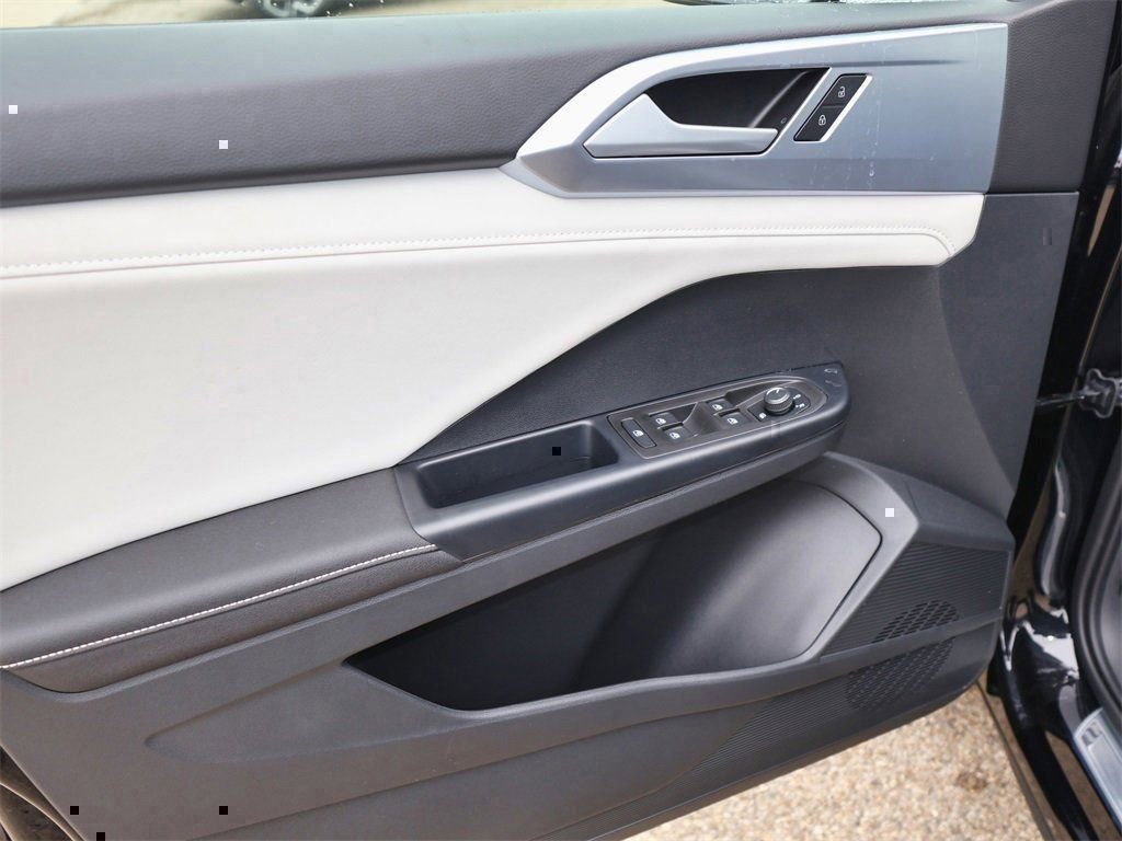 New 2026 Volkswagen Taos SE image 14