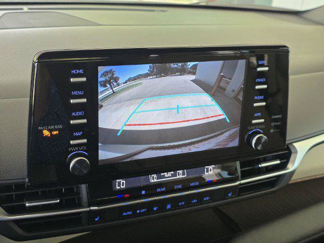 Certified 2024 Toyota Sienna XLE FWD image 17