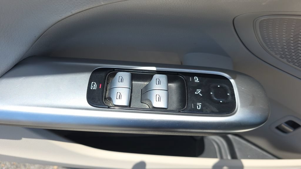Used 2022 Mercedes-Benz C 300 Sedan image 12