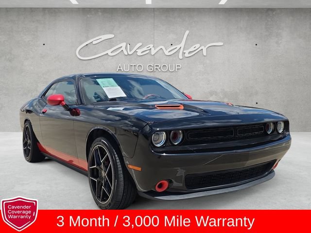 Used 2020 Dodge Challenger SXT RWD image 2