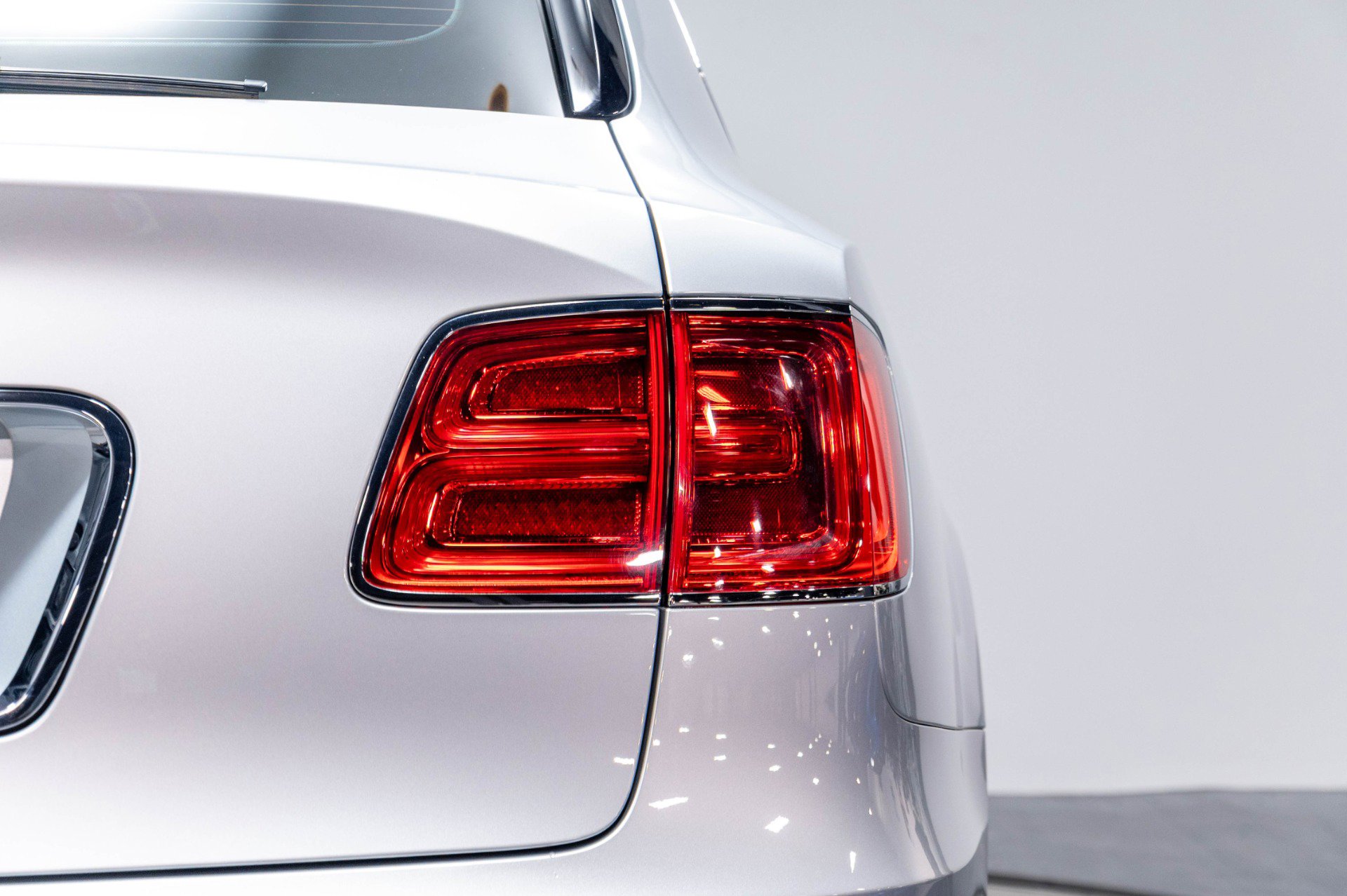 Used 2020 Bentley Bentayga AWD/4WD image 55