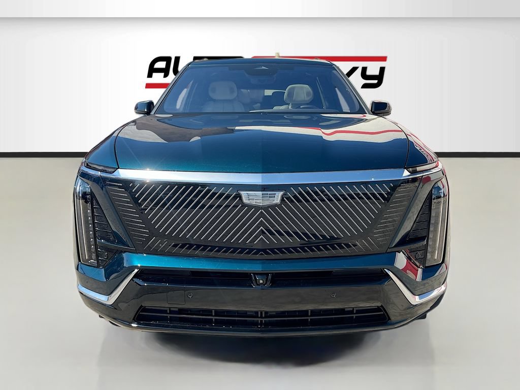 Used 2026 Cadillac Vistiq Luxury AWD/4WD image 2