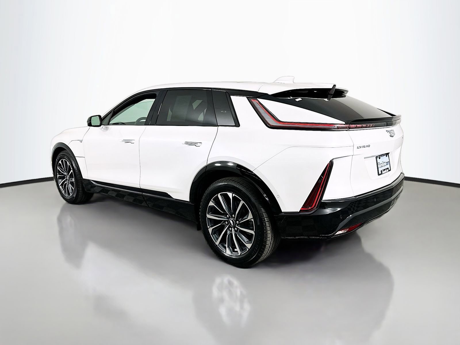 Used 2025 Cadillac Lyriq Sport w/ LPO, Floor Liner Package AWD/4WD image 5