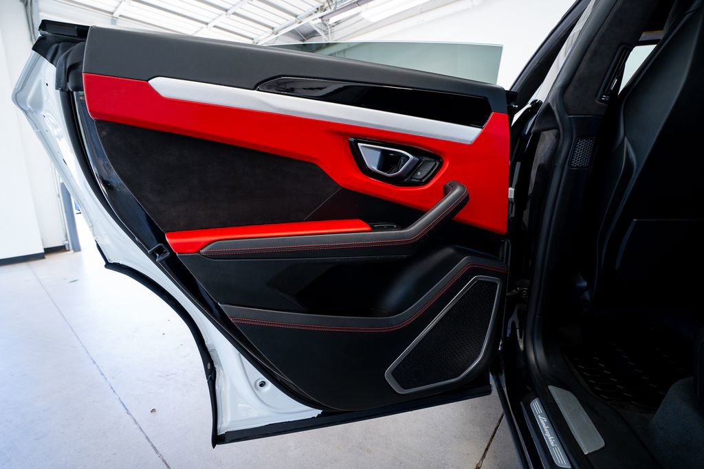 Used 2022 Lamborghini Urus AWD/4WD image 51