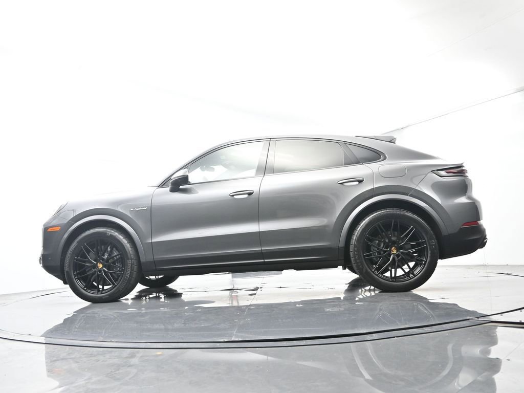 Certified 2024 Porsche Cayenne Coupe AWD/4WD image 46