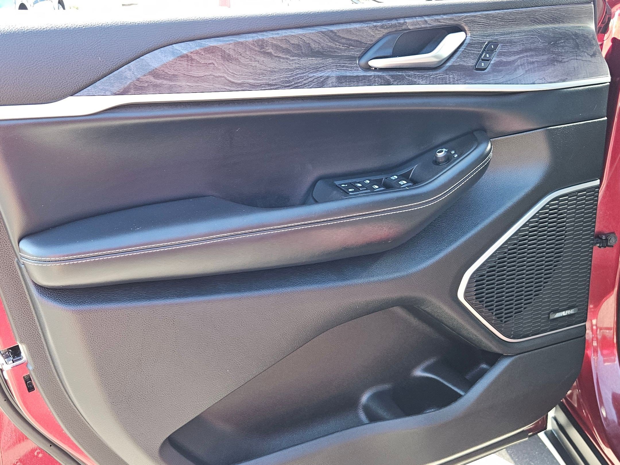 Used 2022 Jeep Grand Cherokee L Limited w/ Luxury Tech Group II image 11