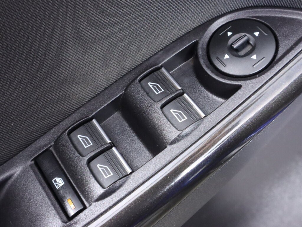 Used 2018 Ford Focus Titanium w/ Titanium Technology Package FWD image 30
