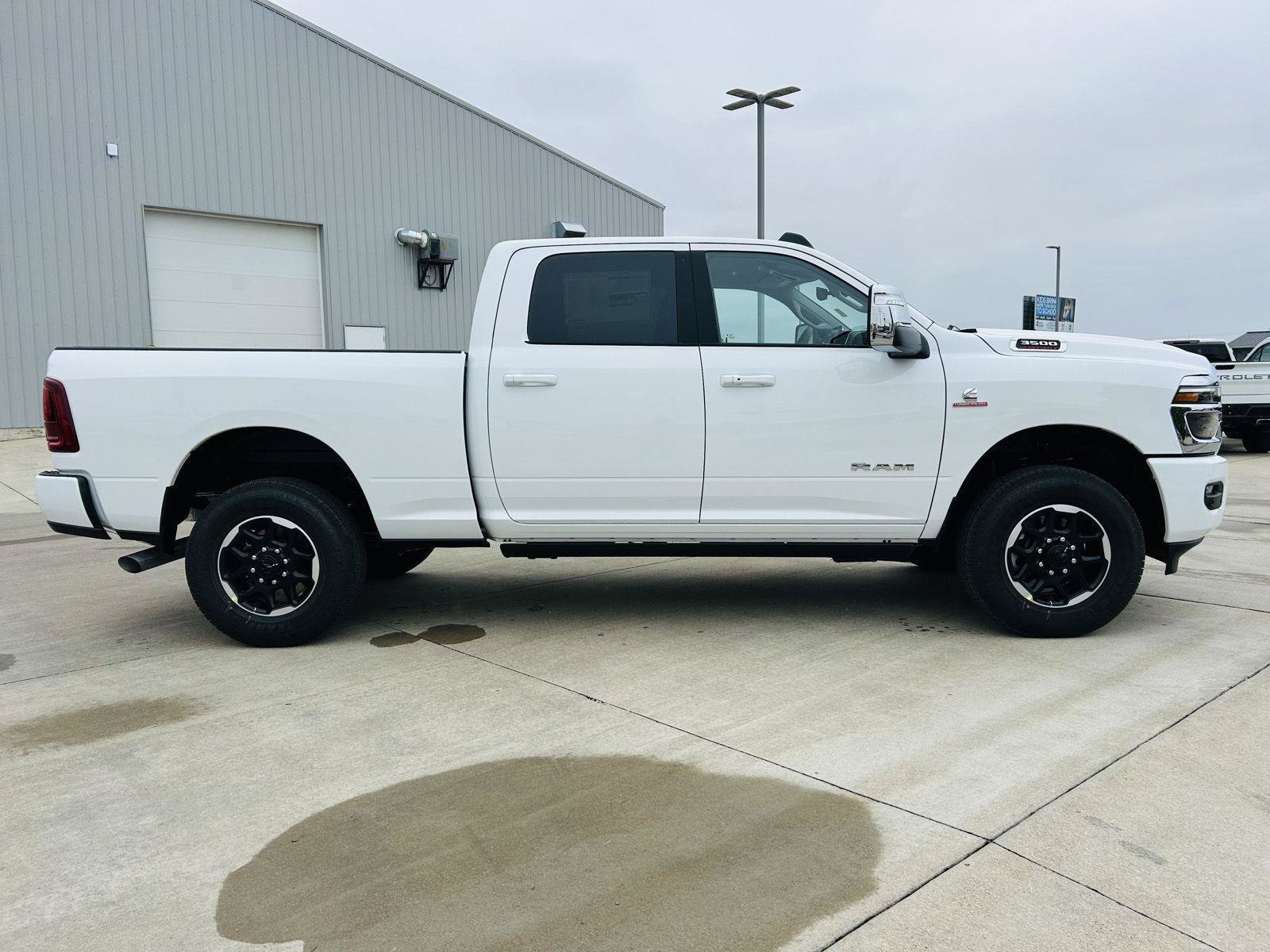 New 2026 RAM 3500 Laramie AWD/4WD image 42