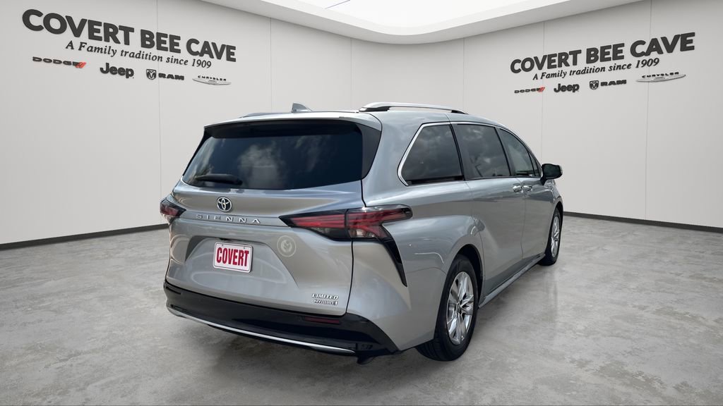 Used 2021 Toyota Sienna Limited image 9
