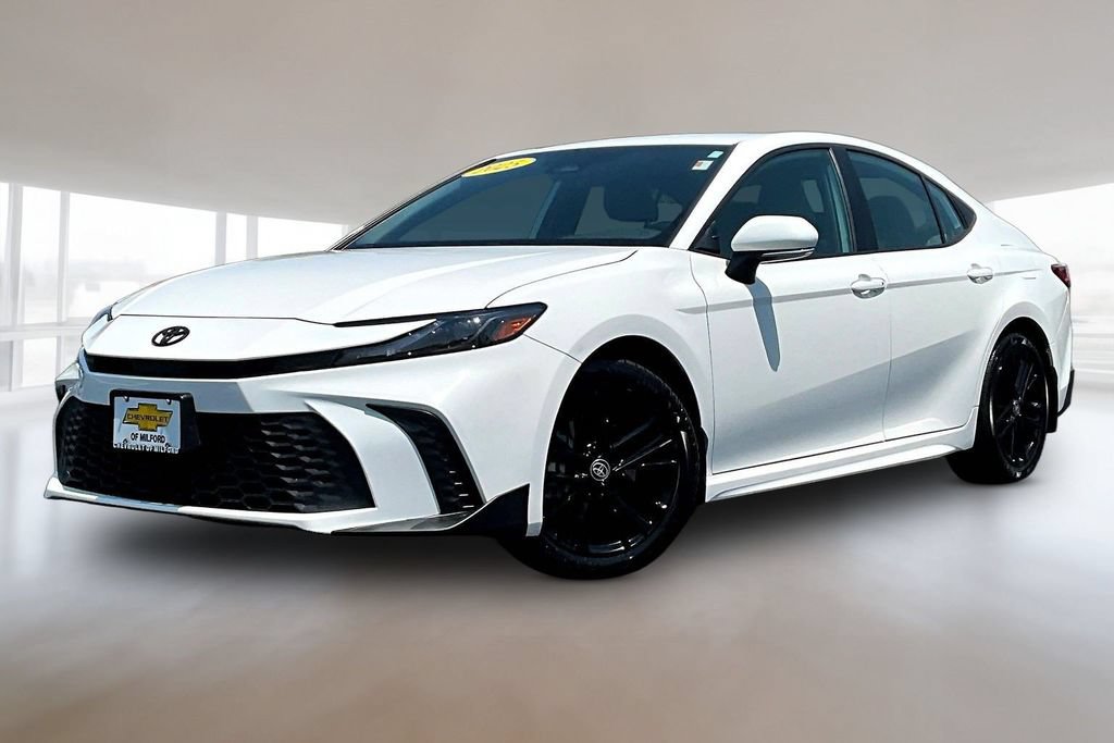 Used 2025 Toyota Camry SE w/ Convenience Package AWD/4WD image 3