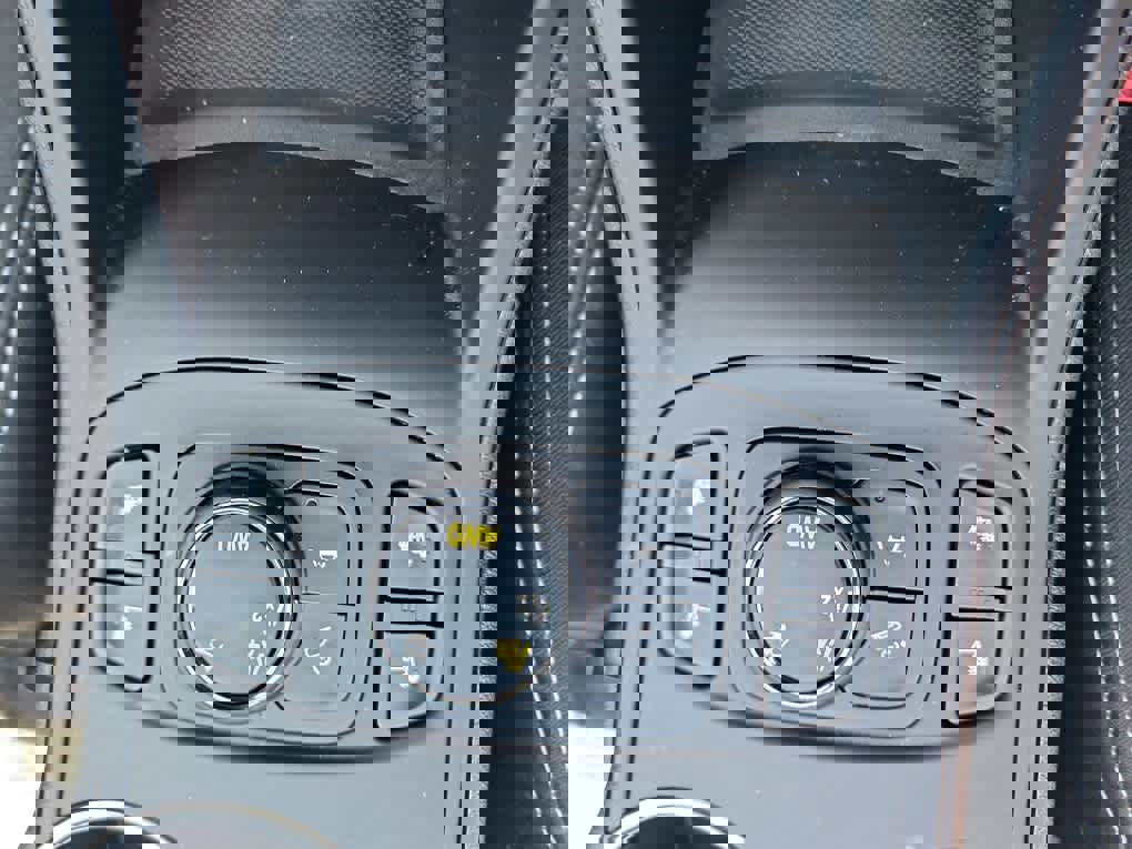 Used 2023 GMC Terrain SLE w/ Driver Convenience Package image 17