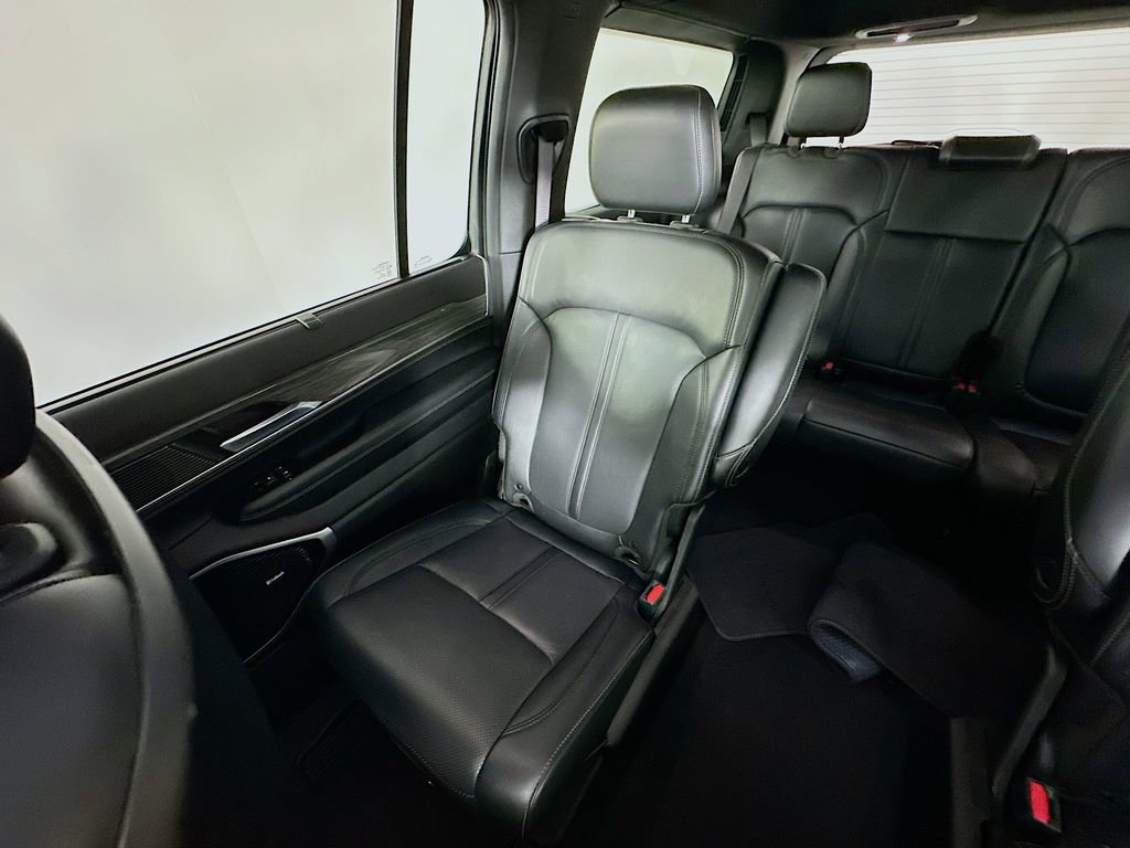 Used 2022 Jeep Wagoneer Series III w/ Premium Group I AWD/4WD image 12