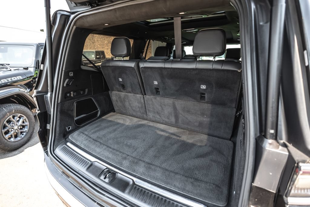 Used 2022 Jeep Grand Wagoneer Series III w/ Flexible Seating Group AWD/4WD image 30