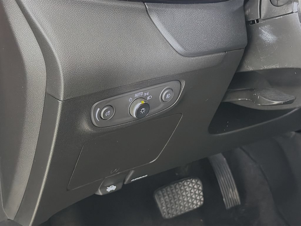 Used 2022 Buick Encore GX Preferred w/ Cold Weather Comfort Package FWD image 12