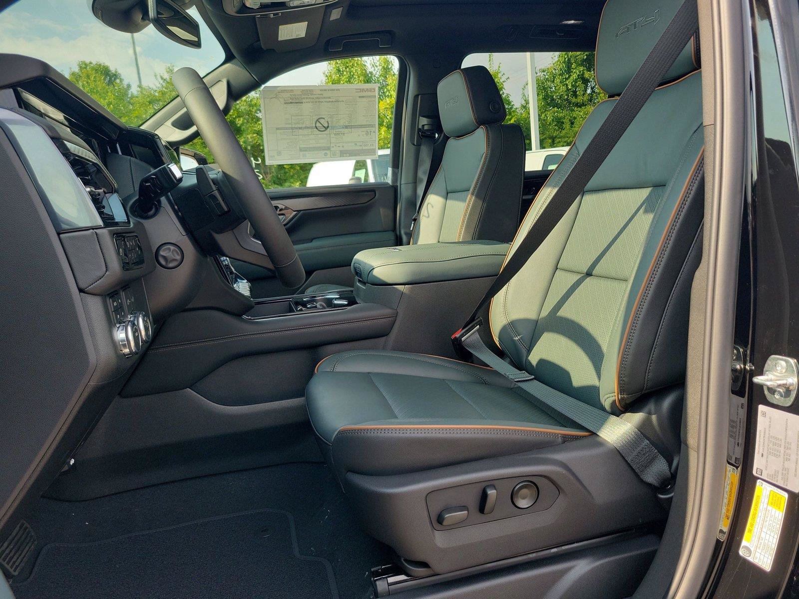 New 2026 GMC Yukon XL AT4 AWD/4WD image 18