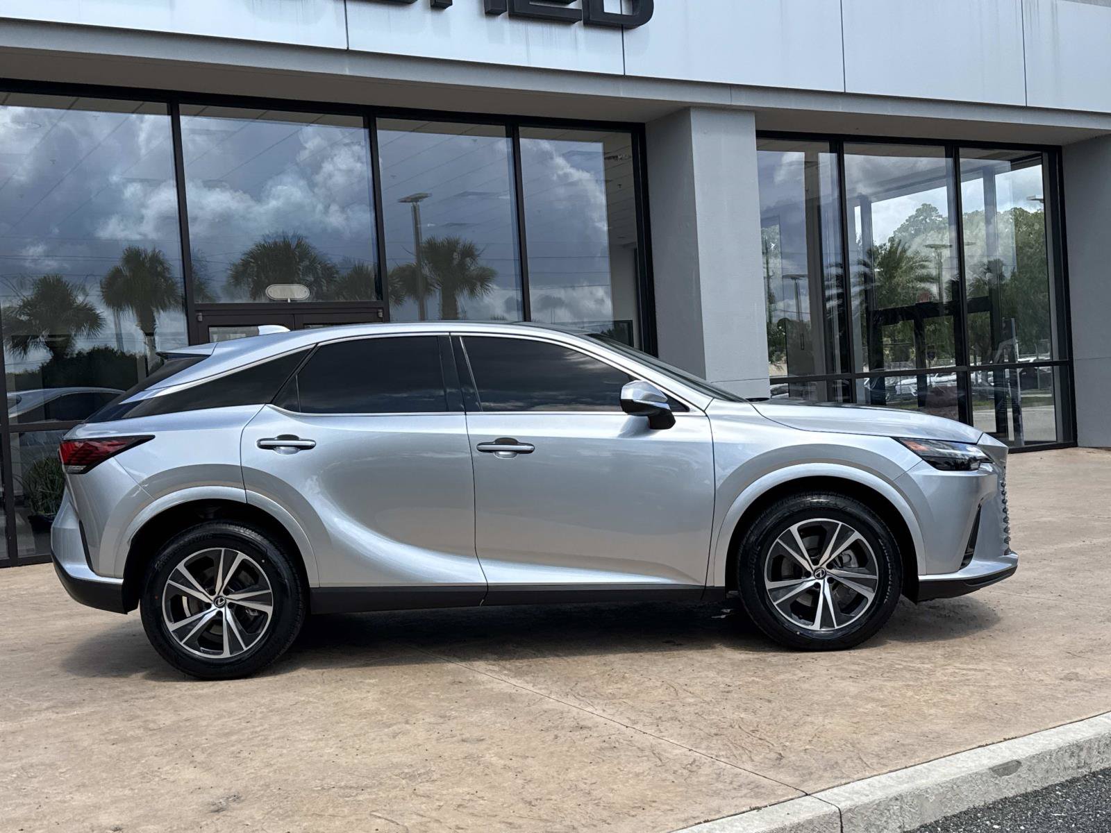 Used 2023 Lexus RX 350 FWD w/ Accessory Package (Z1) image 2