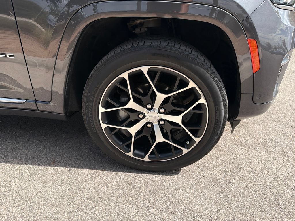 Used 2023 Jeep Grand Cherokee Summit AWD/4WD image 18