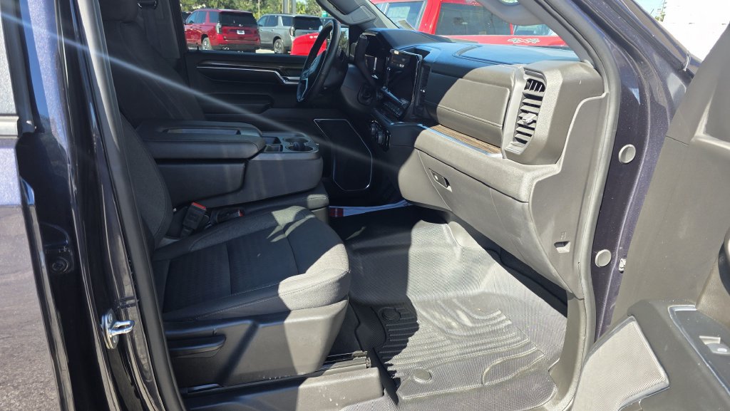 Used 2024 Chevrolet Silverado 1500 LT AWD/4WD image 6