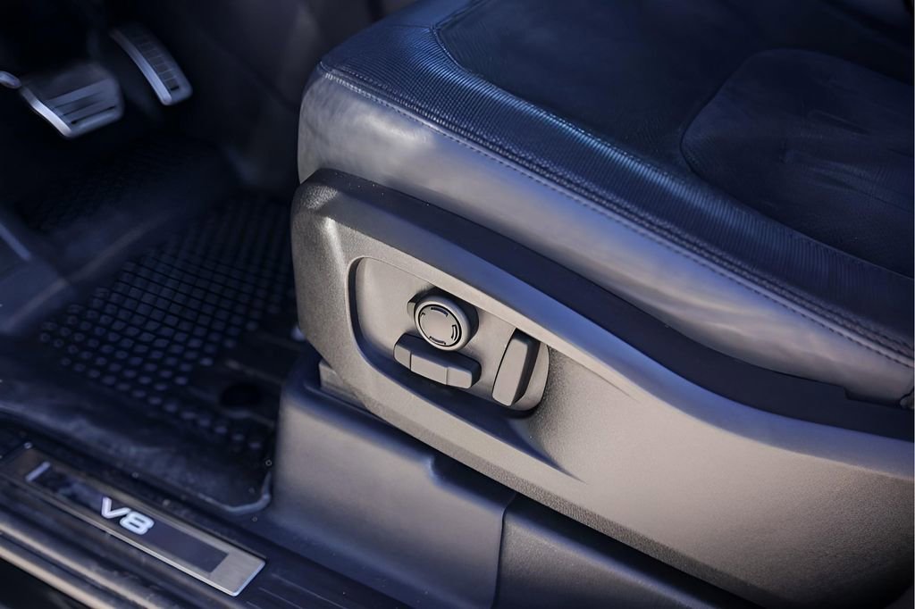 Used 2023 Land Rover Defender 110 V8 image 11