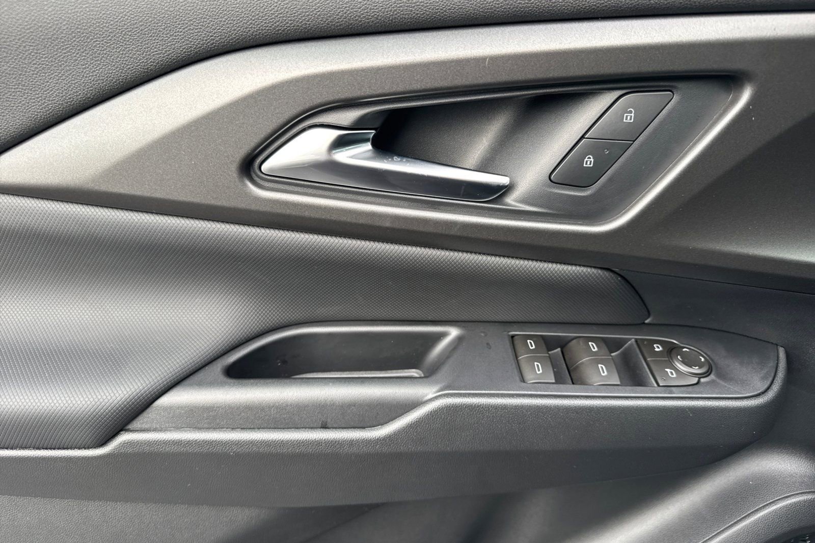 New 2026 Chevrolet Equinox EV LT image 10