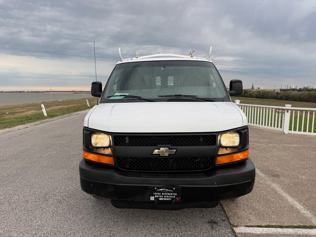 Used 2016 Chevrolet Express 2500 image 2