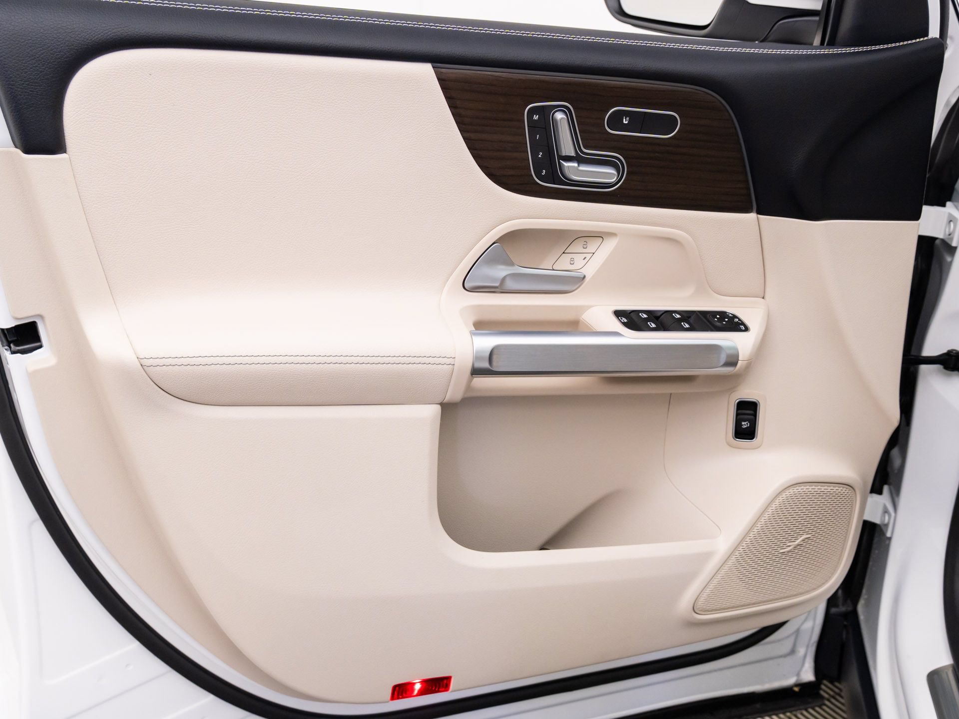 New 2026 Mercedes-Benz GLB 250 4MATIC image 14
