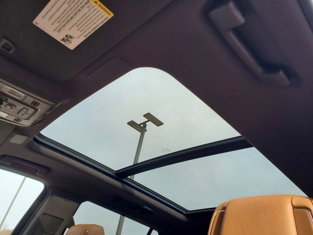 Used 2024 Cadillac Escalade Sport w/ LPO, ONYX Package image 34