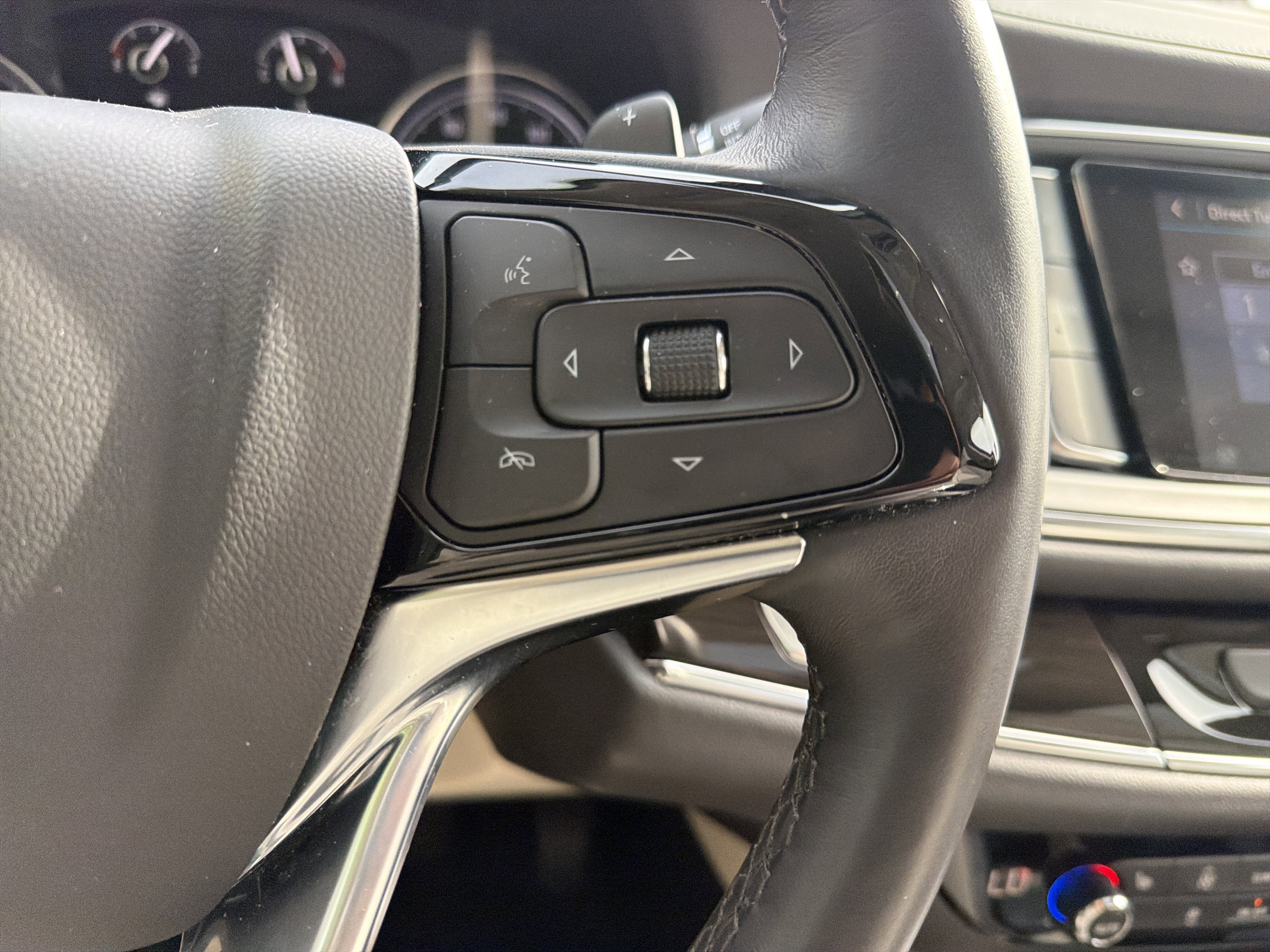 Used 2024 Buick Enclave Essence w/ Experience Buick Package image 20