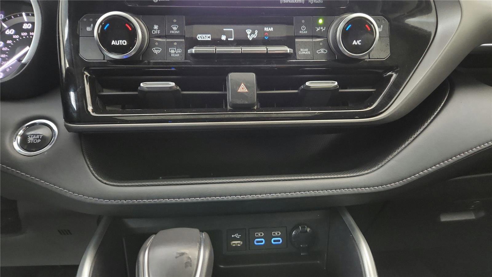 Used 2022 Toyota Highlander XLE image 29