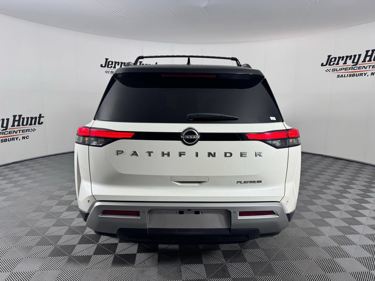 Used 2024 Nissan Pathfinder Platinum FWD image 8