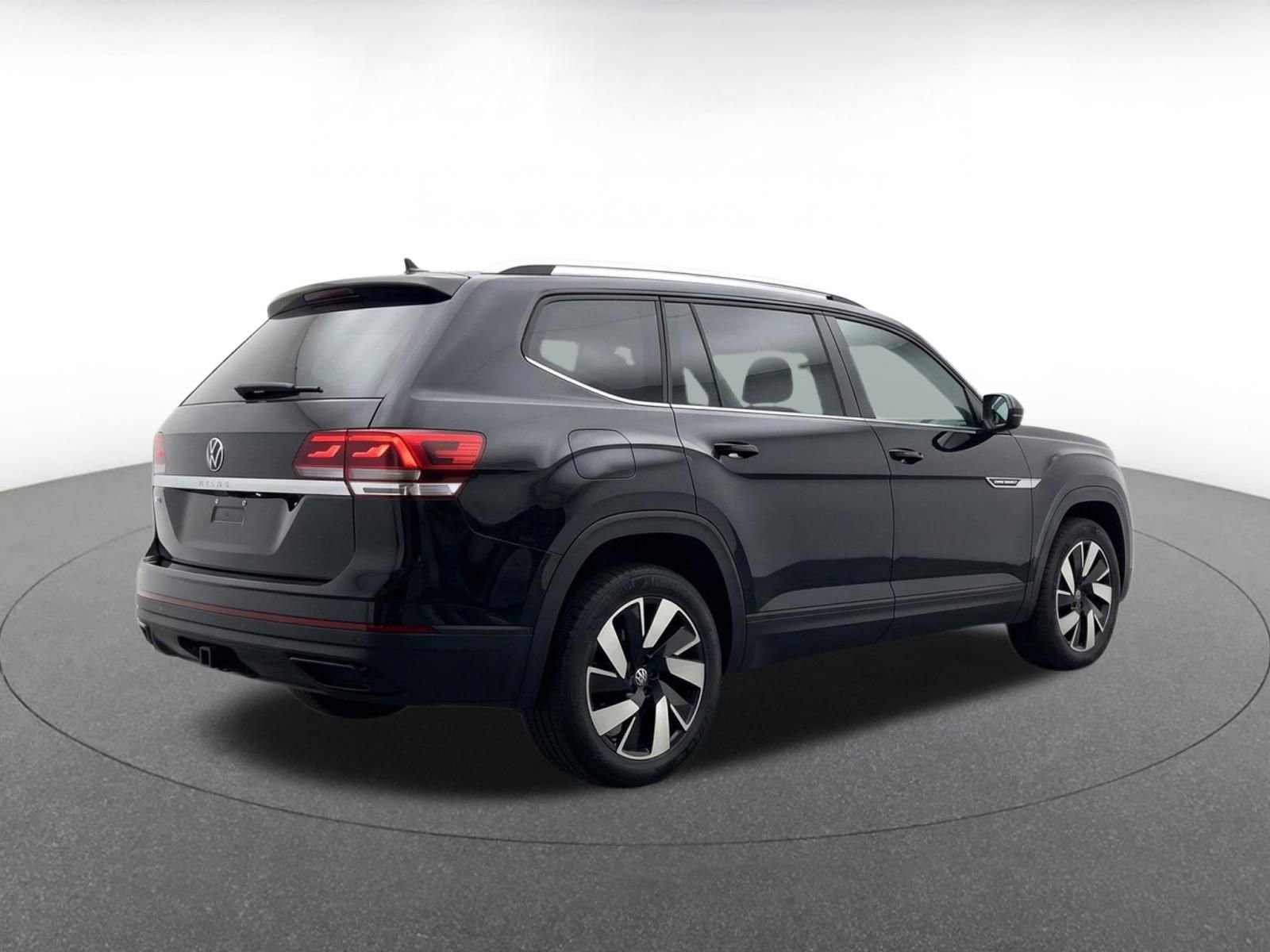 Used 2025 Volkswagen Atlas Cross Sport SE AWD/4WD image 8