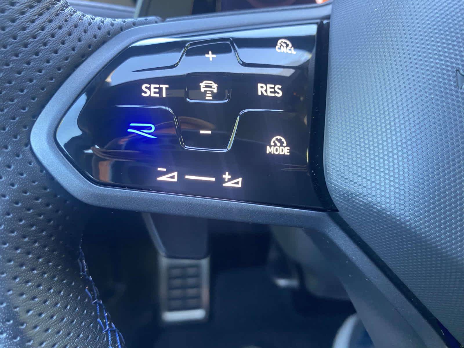 Certified 2025 Volkswagen Golf w/ Euro Style Package AWD/4WD image 11