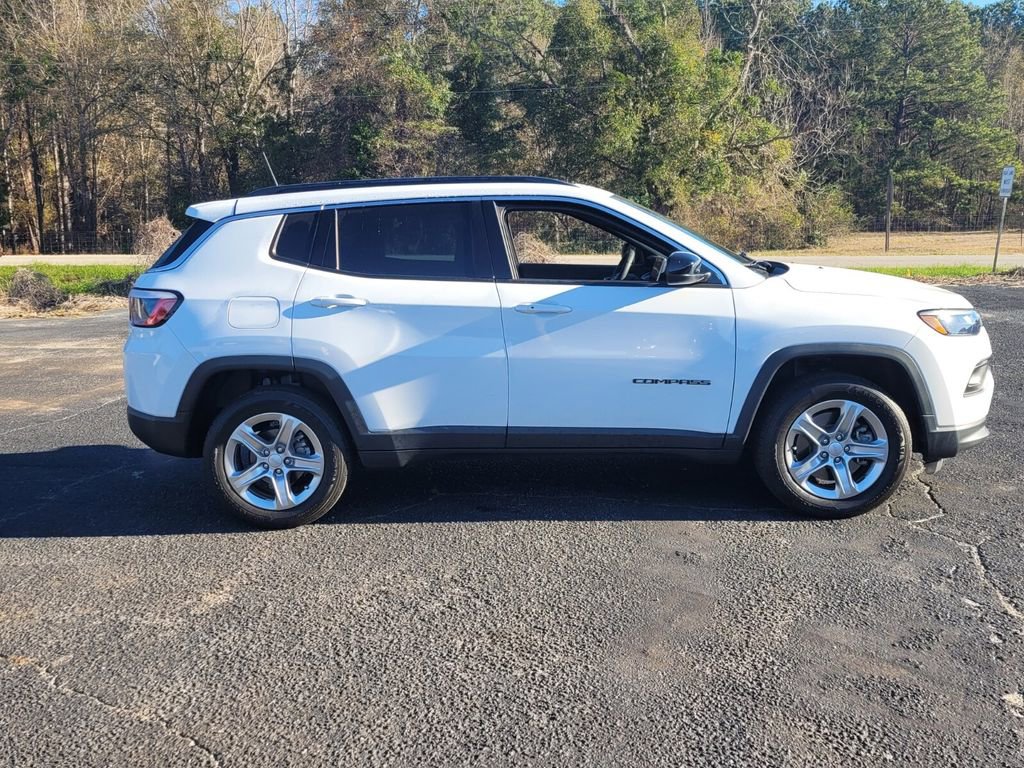 Used 2023 Jeep Compass Latitude w/ Sun and Sound Group image 13