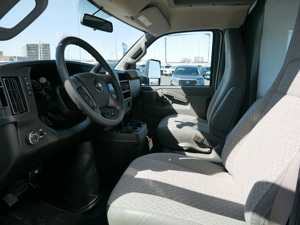 New 2025 Chevrolet Express 4500 Extended w/ Power Convenience Package RWD image 16