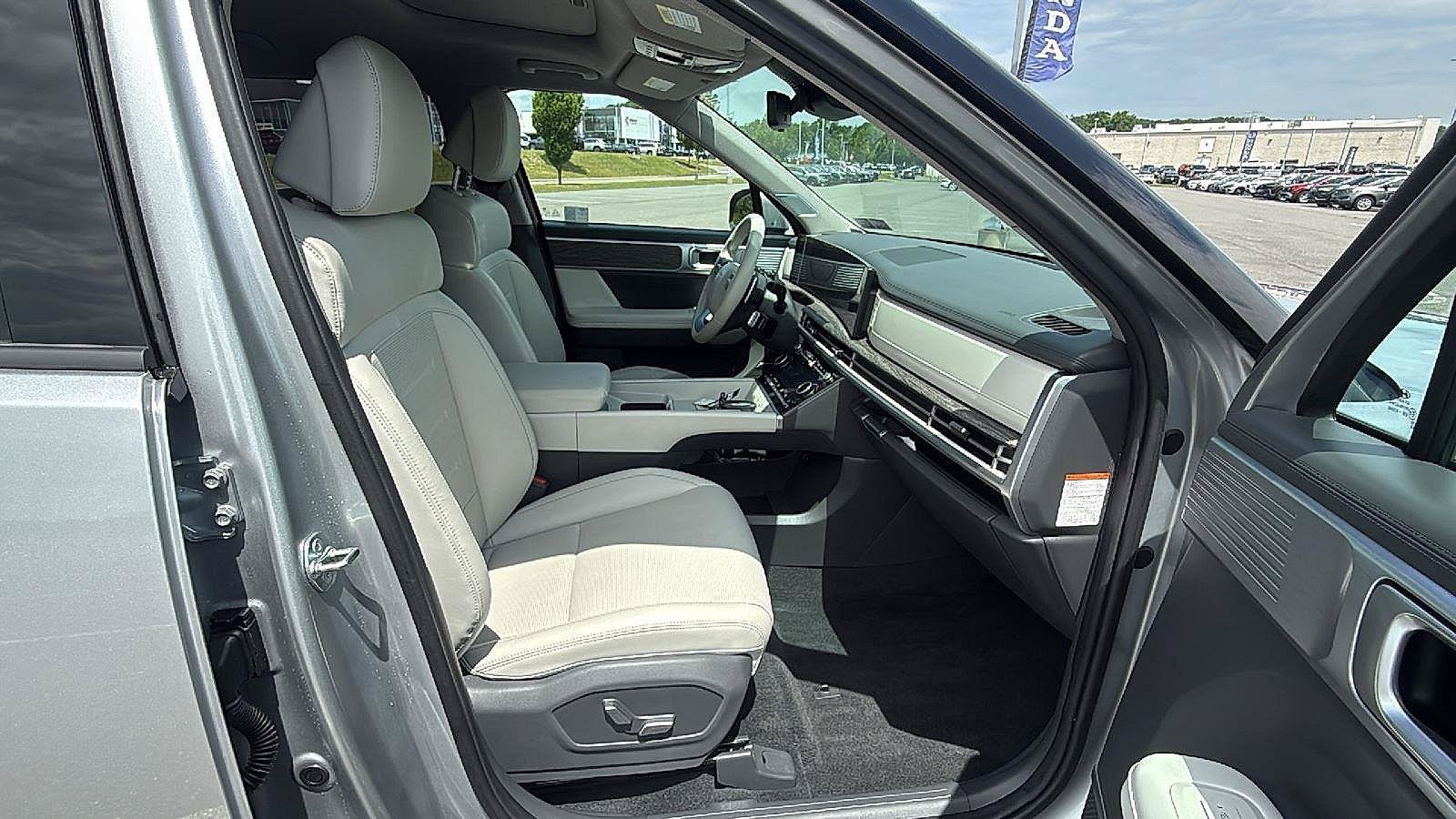 Certified 2024 Hyundai Santa Fe Limited AWD/4WD image 18