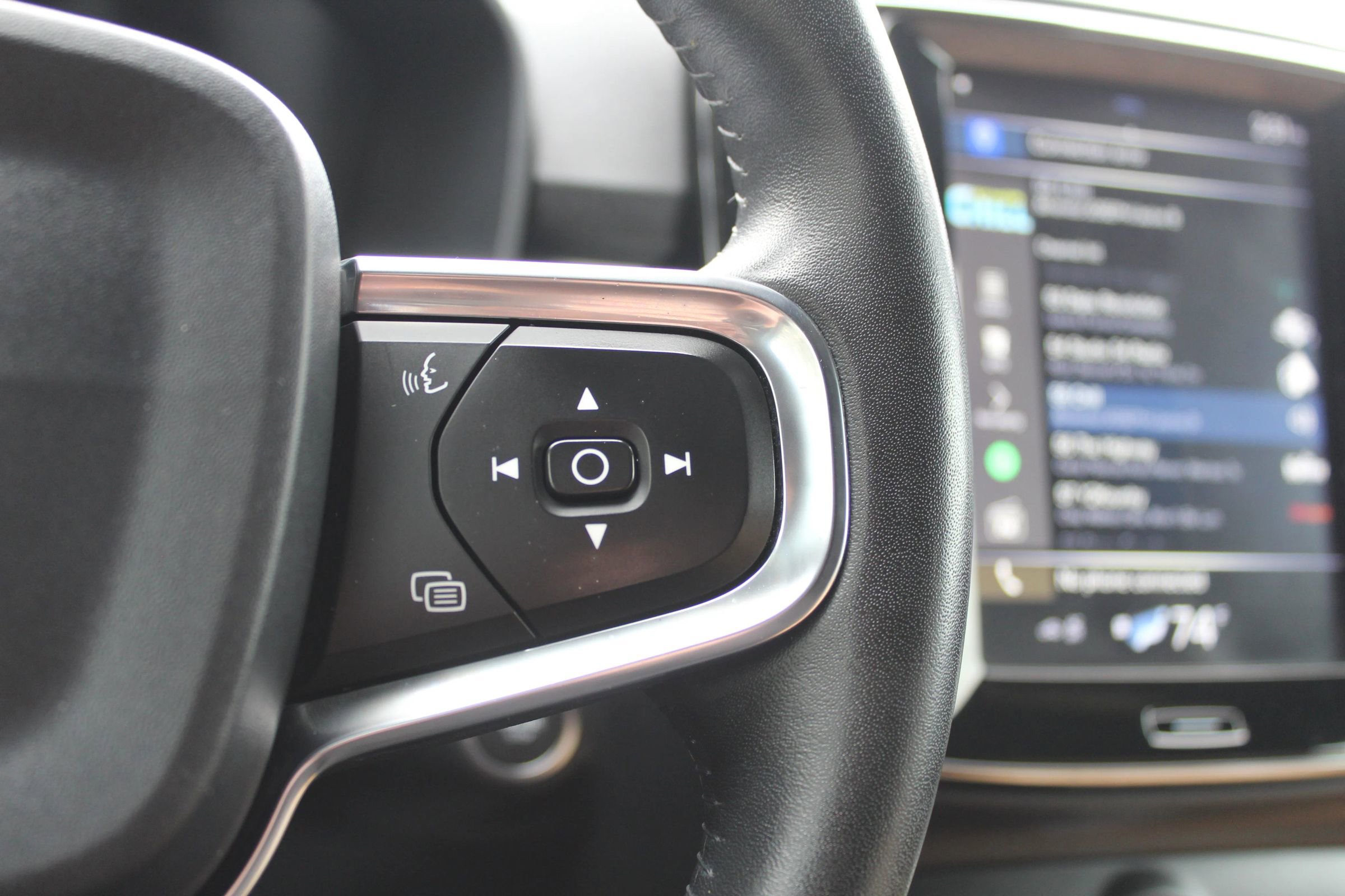 Used 2019 Volvo XC40 T5 Momentum image 26