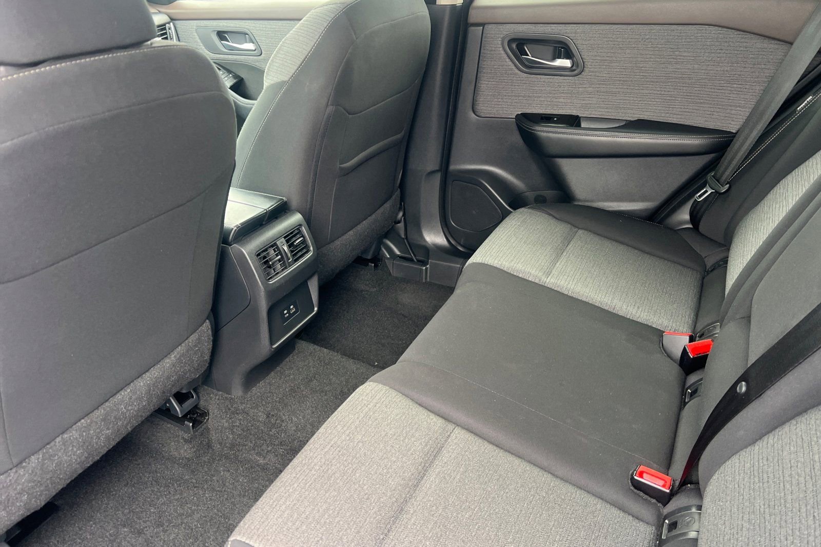 Used 2023 Nissan Rogue SV AWD/4WD image 9