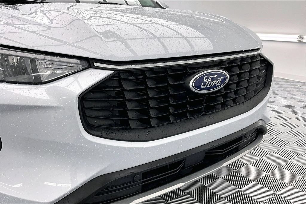 Certified 2025 Ford Escape SE FWD image 28