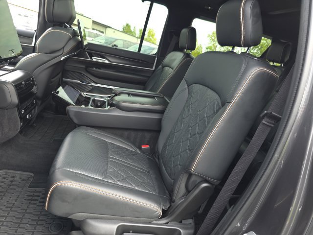 Used 2025 Jeep Grand Wagoneer L Series III w/ Rear Seat Video Group 1 AWD/4WD image 41