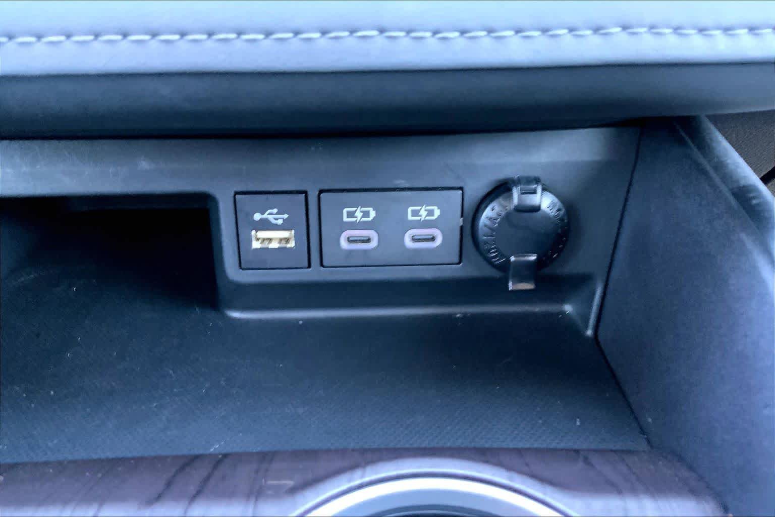 Used 2025 Toyota Highlander Limited AWD/4WD image 35