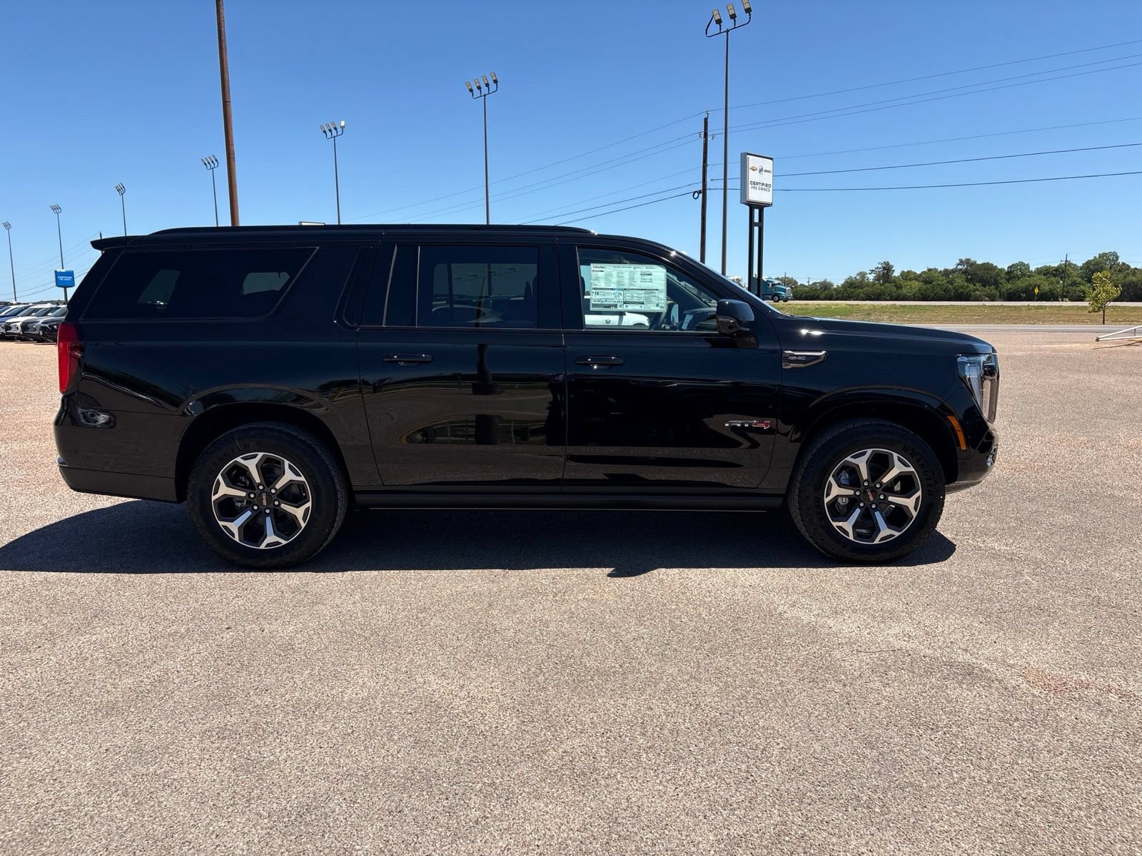 New 2026 GMC Yukon XL AT4 Ultimate AWD/4WD image 7