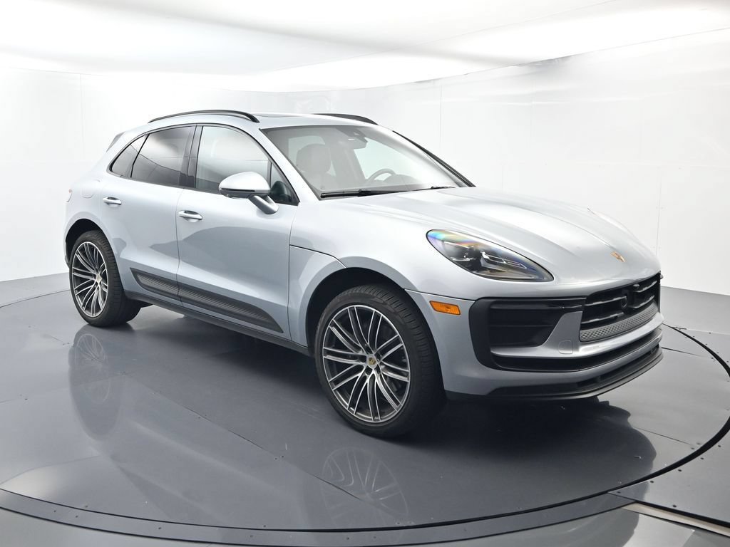 Certified 2026 Porsche Macan AWD/4WD image 17