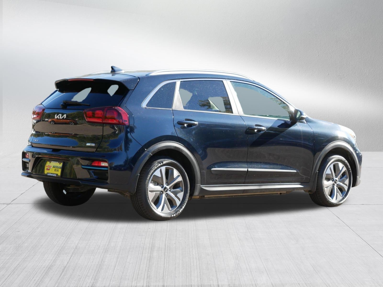 Used 2022 Kia Niro EX w/ Cold Weather Package FWD image 7