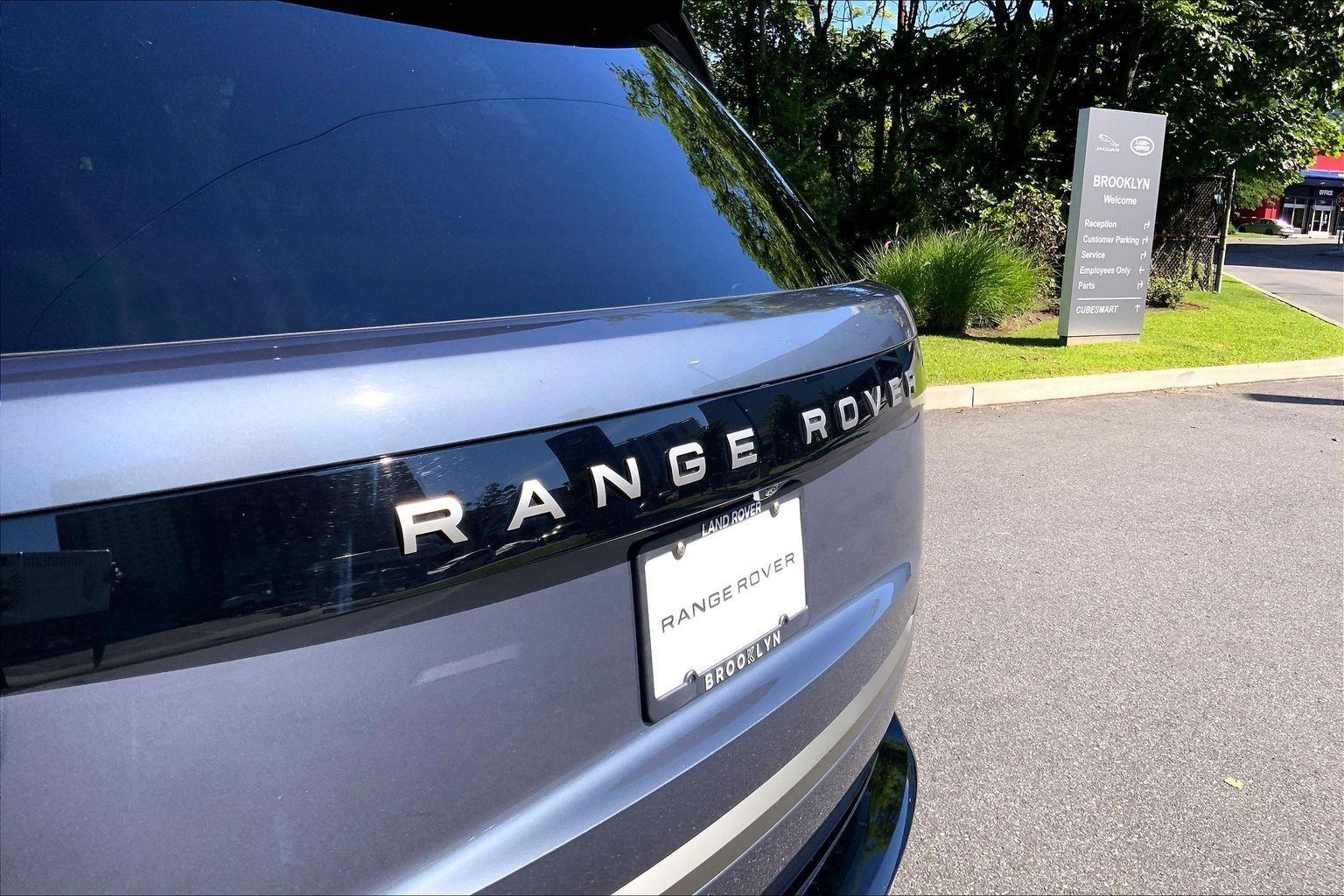 Certified 2024 Land Rover Range Rover SE AWD/4WD image 9