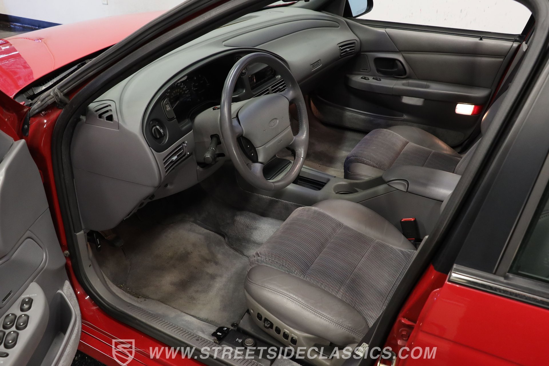 Used 1993 Ford Taurus SHO image 4