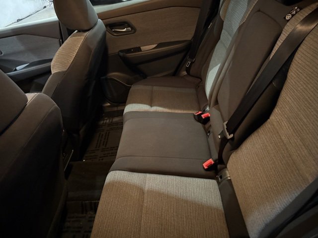 Used 2023 Nissan Rogue SV image 32